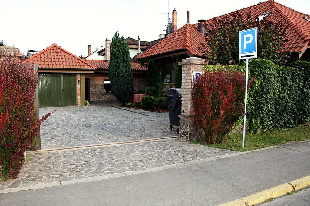Barock Restaurant & Pension Topoľčany 外观 照片