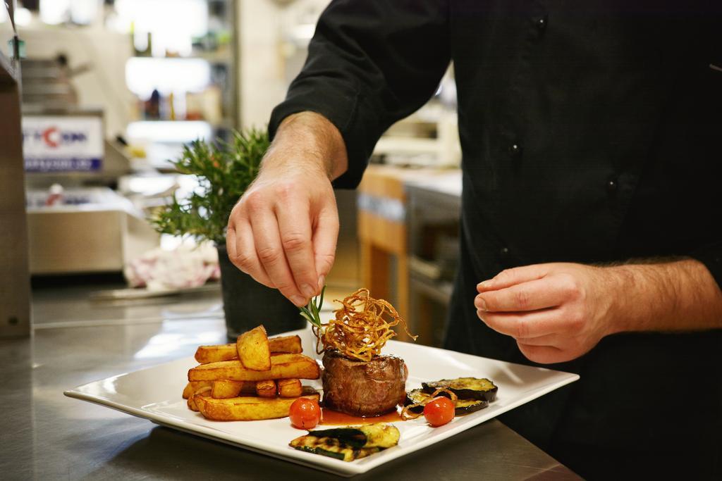 Barock Restaurant & Pension Topoľčany 外观 照片