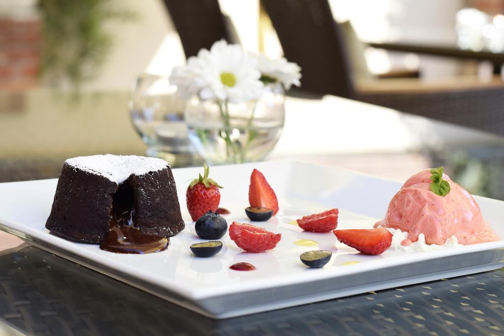 Barock Restaurant & Pension Topoľčany 外观 照片