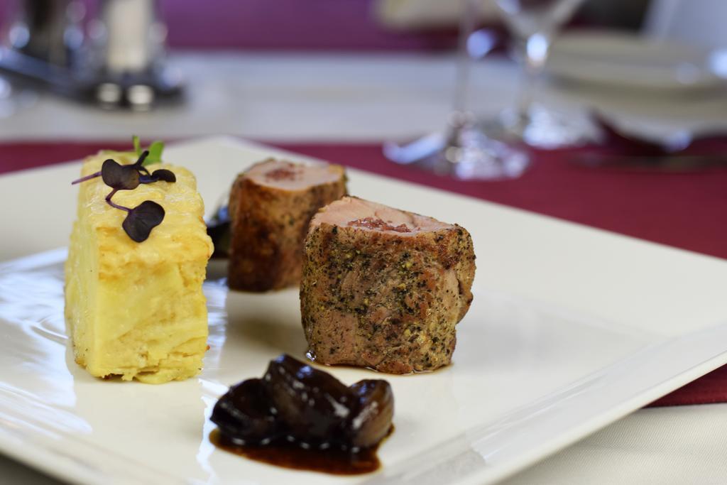 Barock Restaurant & Pension Topoľčany 外观 照片