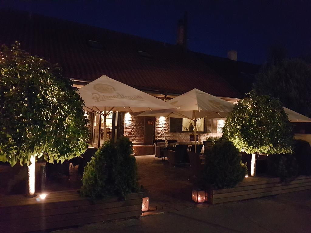 Barock Restaurant & Pension Topoľčany 外观 照片